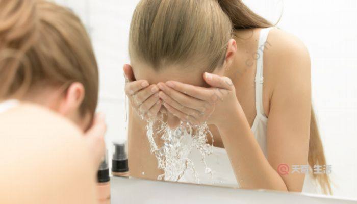 黑面膜多久敷一次 黑面膜的使用次数(图4) 黑面膜多久敷一次