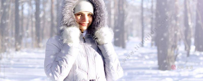 羽绒服适合搭配什么裙子 羽绒服适合搭配的裙子有哪些(图1) 羽绒服适合搭配什么裙子