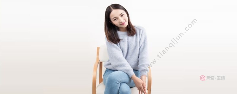修身毛衣适合搭配什么裤子