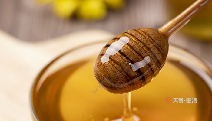 如何用白葡萄酒制作爽肤水 白葡萄酒制作爽肤水的好处(图3) 如何用白葡萄酒制作爽肤水