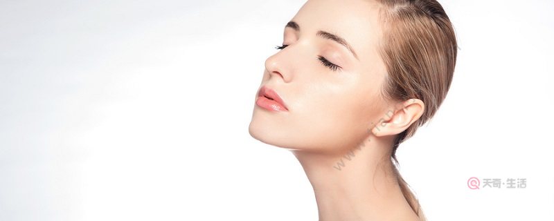 如何用白葡萄酒制作爽肤水 白葡萄酒制作爽肤水的好处(图1) 如何用白葡萄酒制作爽肤水